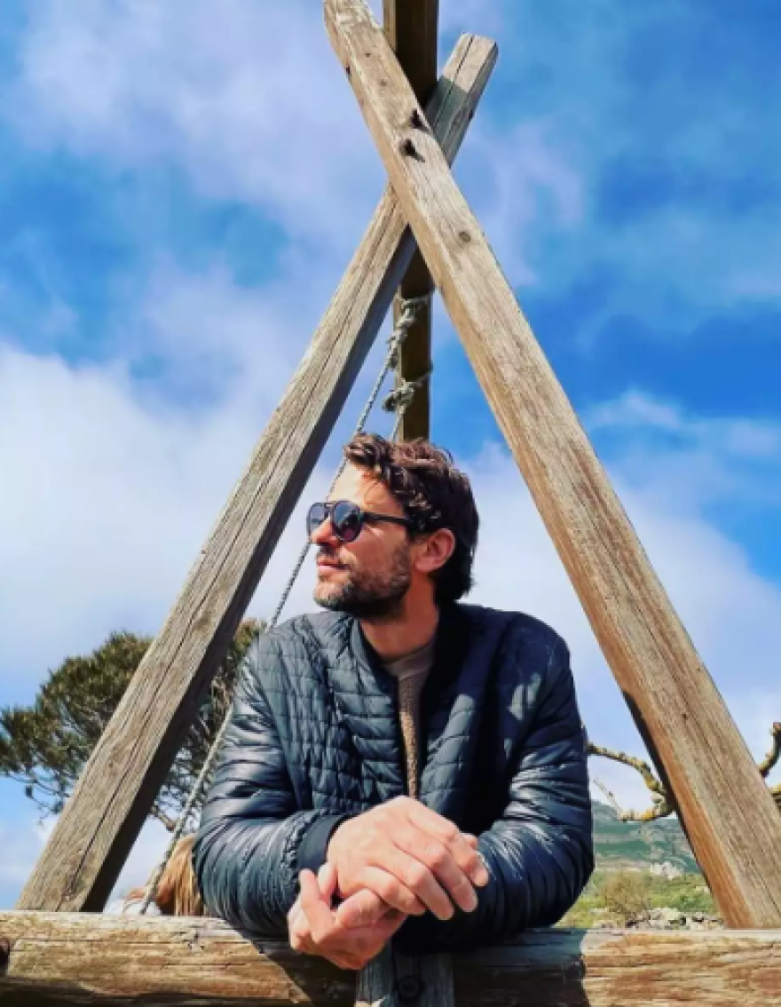 Ο Αποστόλης Τότσικας και η Ρούλα Ρέβη απολαμβάνουν την εξοχή με τα παιδιά τους