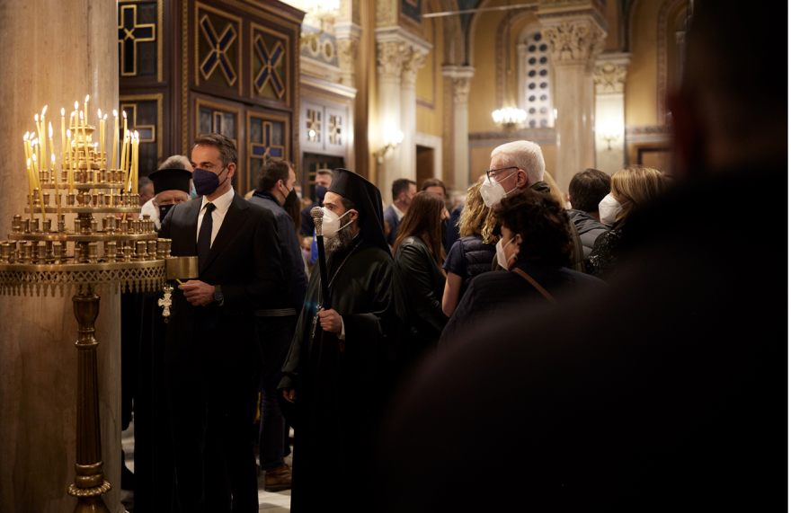 Στην Aκολουθία των Παθών στη Μητρόπολη Αθηνών ο Κυριάκος Μητσοτάκης