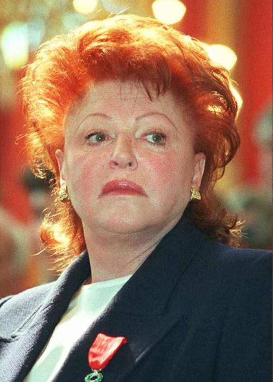 Γαλλία: Έσβησαν τα φώτα για τη Ρεζίν, τη «βασίλισσα της νύχτας»