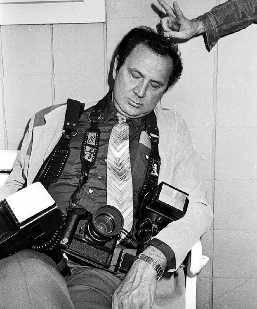 Ρον Γκαλέλα: Ο «paparazzo» που έφαγε γροθιές από τον Μπράντο και εξόργισε την Τζάκι Κένεντι