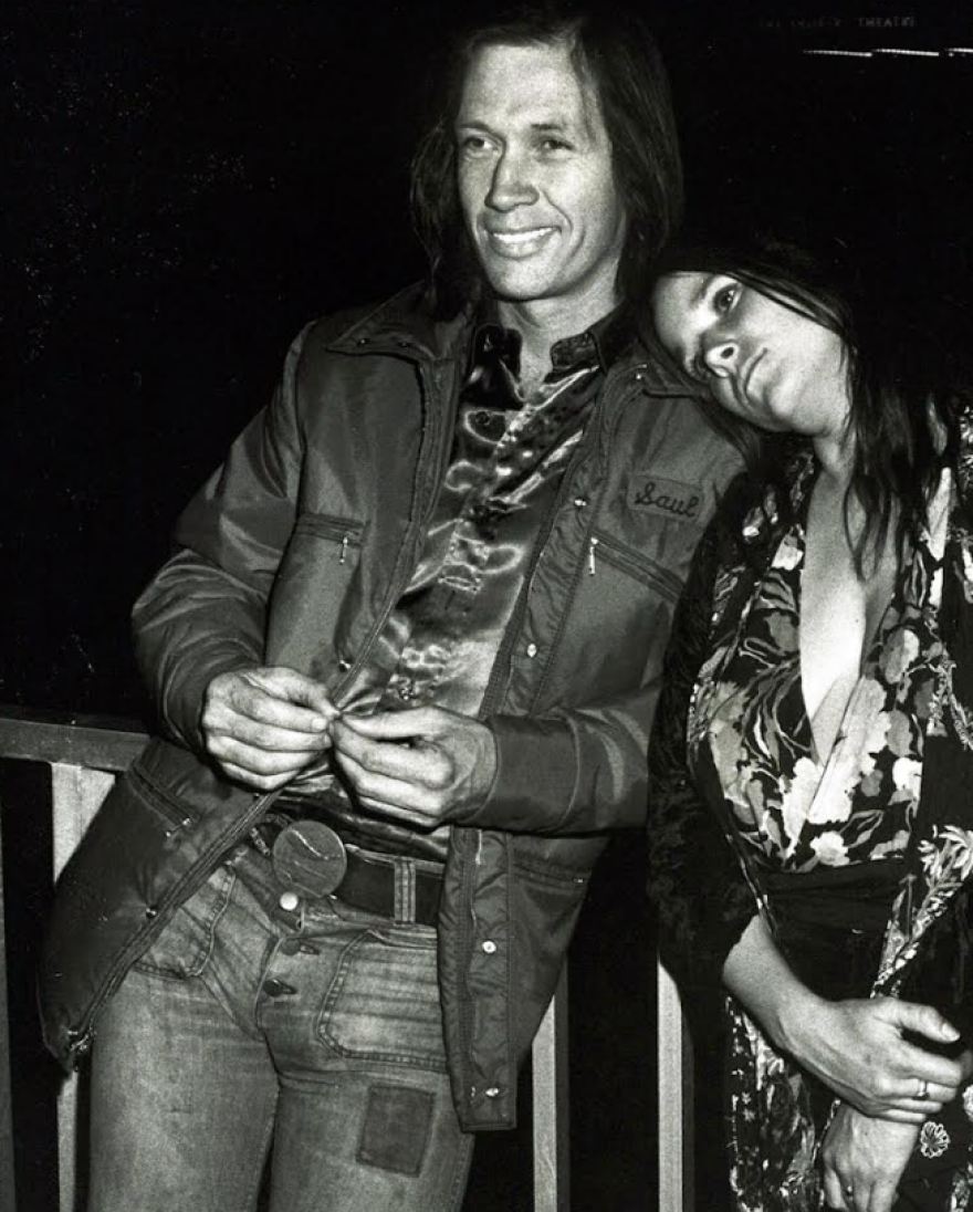 Ρον Γκαλέλα: Ο «paparazzo» που έφαγε γροθιές από τον Μπράντο και εξόργισε την Τζάκι Κένεντι