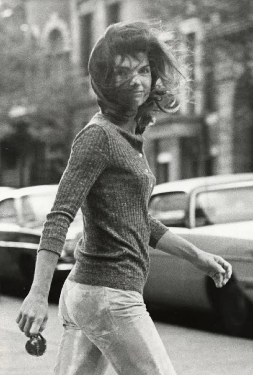 Ρον Γκαλέλα: Ο «paparazzo» που έφαγε γροθιές από τον Μπράντο και εξόργισε την Τζάκι Κένεντι