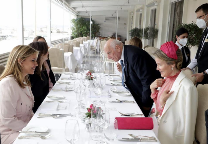 Η Ζωή Ράπτη σε επίσημο γεύμα με τη βασίλισσα Ματθίλδη