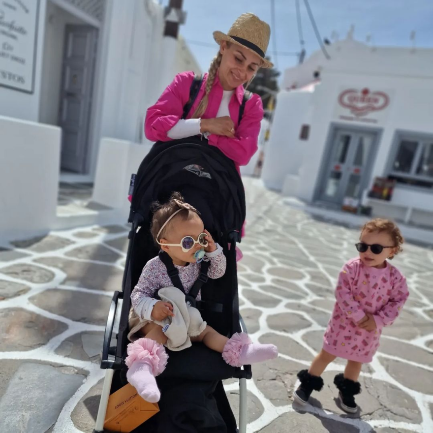 Ο Λευτέρης Πετρούνιας εύχεται χρόνια πολλά στη γυναίκα της ζωής του