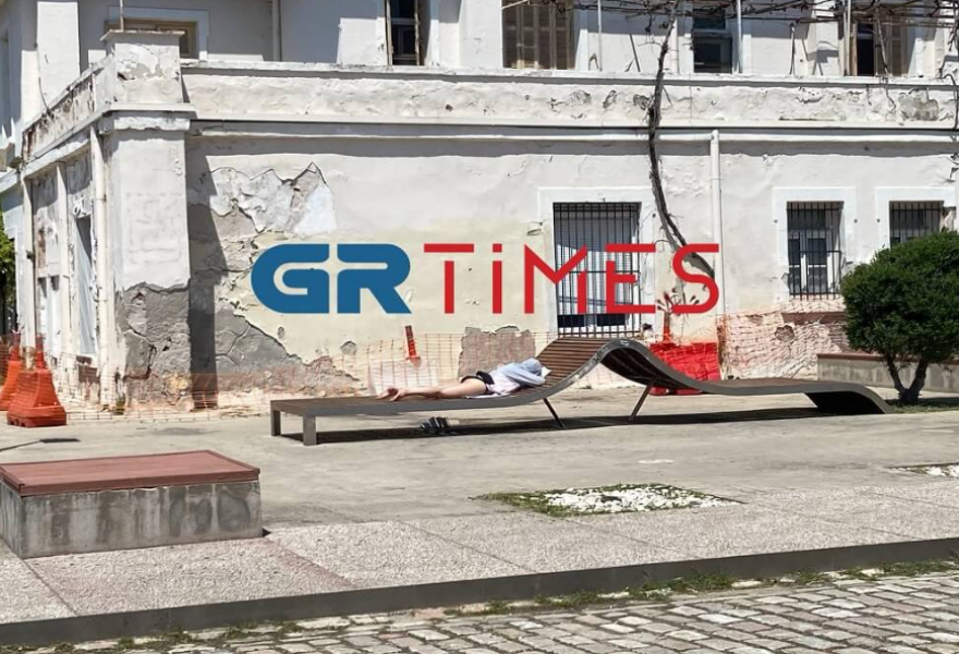 Θεσσαλονίκη: Φόρεσε μαγιό και πήγε για ηλιοθεραπεία στο Λιμάνι