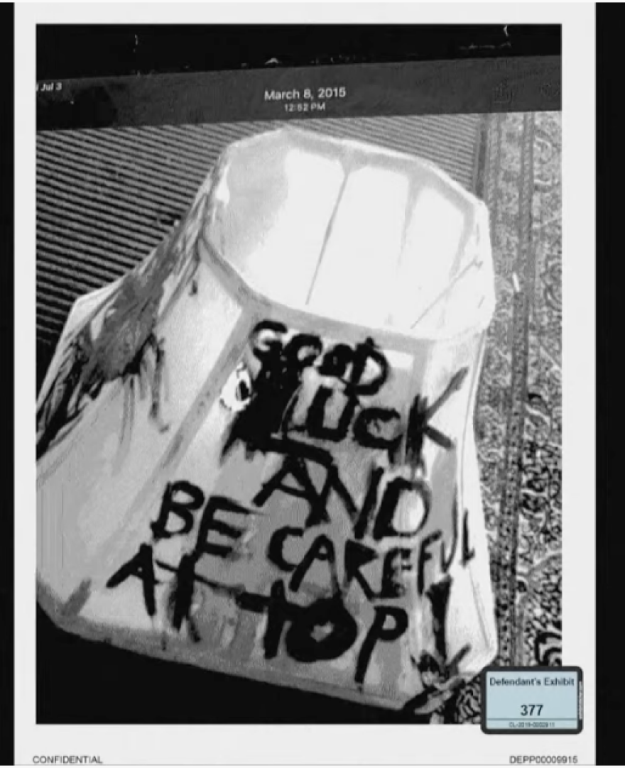 Η Άμπερ Χερντ περιέγραψε τον «βιασμό της με μπουκάλι» και η νομική ομάδα του Τζόνι Ντεπ μιλά για «ερμηνεία ζωής»