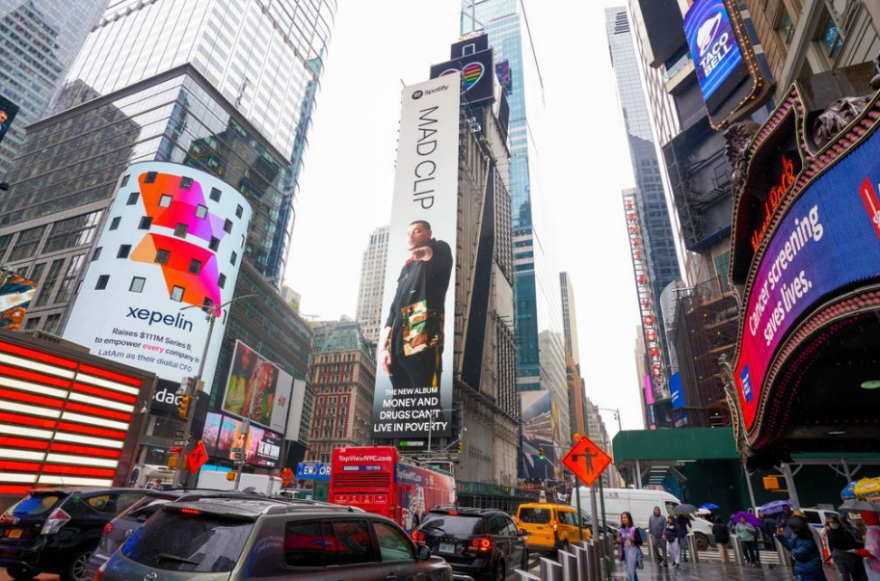 Mad Clip: Σε billboard στην Times Square