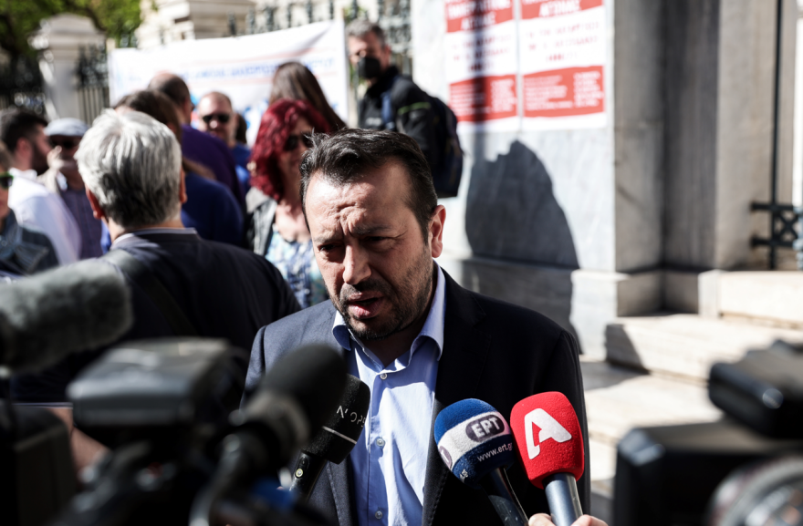 Συγκέντρωση έξω από το ΣτΕ από συνδικαλιστικά σωματεία και φορείς