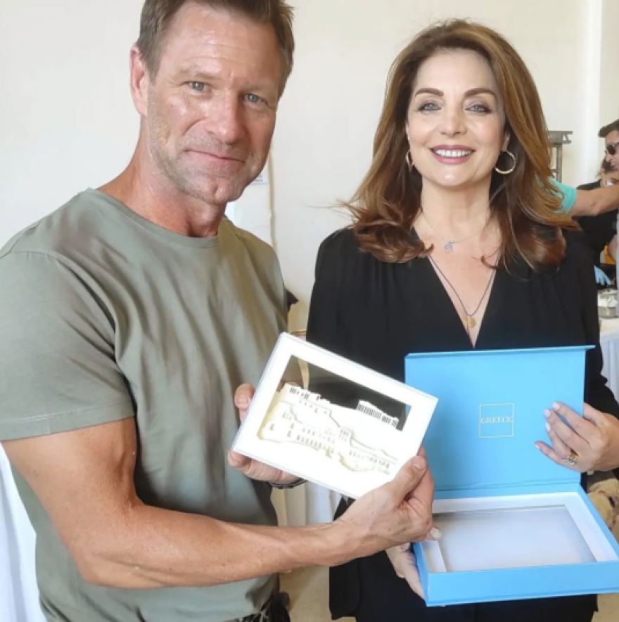 Άντζελα Γκερέκου: Στα γυρίσματα του «Bricklayer» με τον Άαρον Έκχαρτ