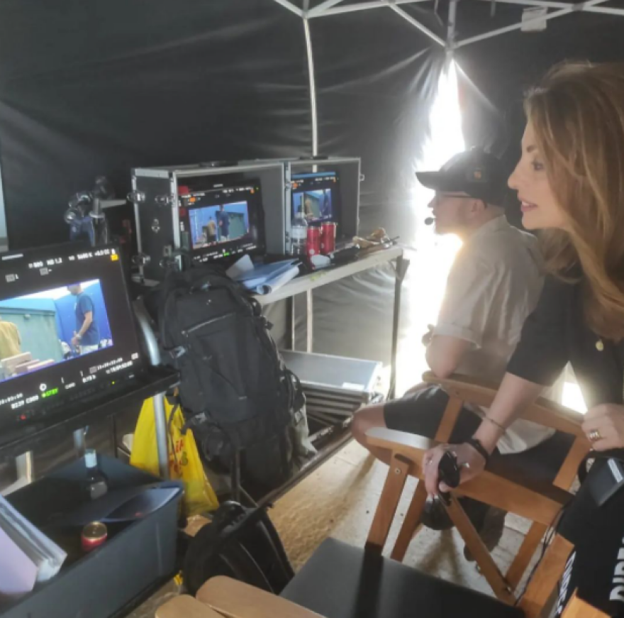 Άντζελα Γκερέκου: Στα γυρίσματα του «Bricklayer» με τον Άαρον Έκχαρτ