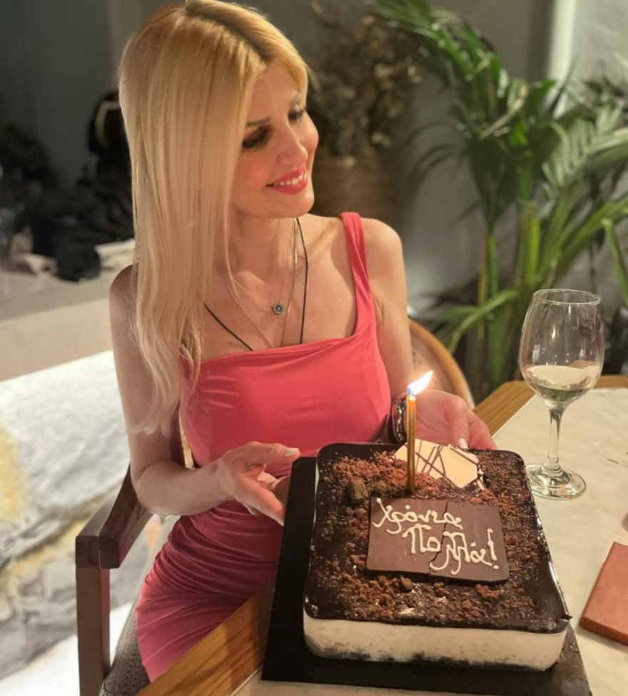Έλενα Ράπτη: Είχε τα γενέθλιά της και έσβησε κεράκια στην πιο σοκολατένια τούρτα