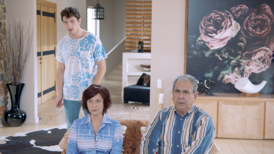 Συμπέθεροι απ' τα Τίρανα: Το ψέμα του Λυκούργου και της Πένης έχει αρχίσει να αποκαλύπτεται