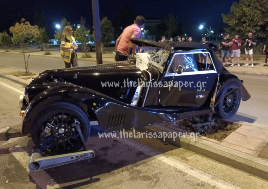 Ποιος είναι ο γιατρός του πολυτελούς αυτοκινήτου που «καρφώθηκε» σε κολώνα στην Λάρισα