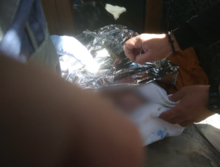 Θεσσαλονίκη: Πέντε μήνες με αναστολή στην 27χρονη που είχε εγκαταλείψει το νεογέννητο μωρό της σε είσοδο πολυκατοικίας