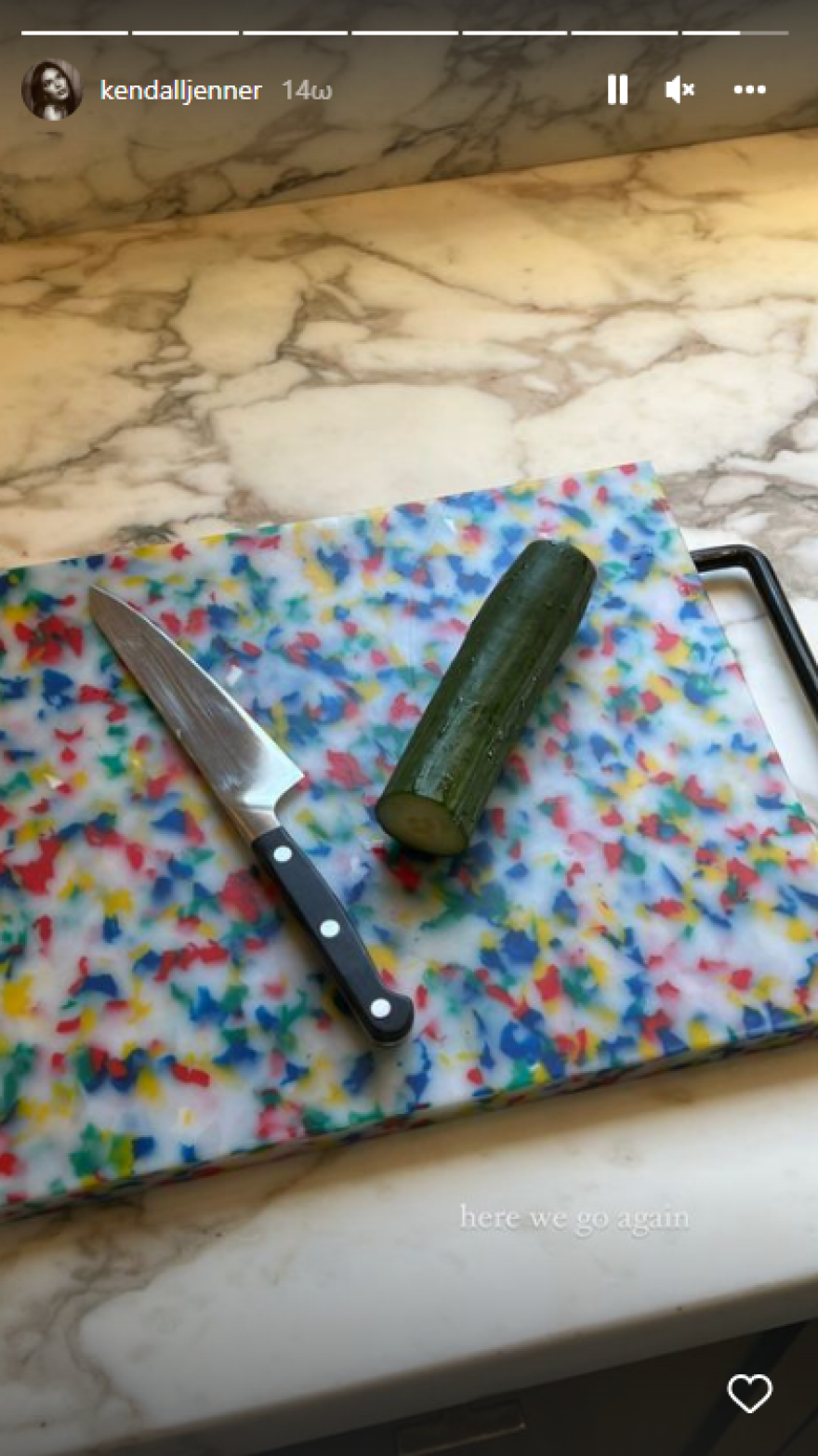 Η Κένταλ Τζένερ δεν τα παρατά - Νέα προσπάθεια να κόψει... ένα αγγούρι