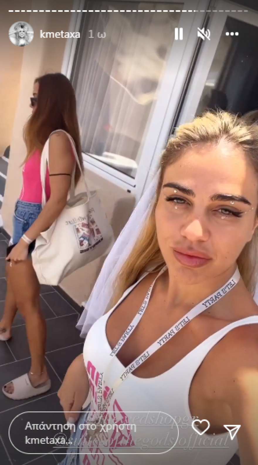 Κόνι Μεταξά: Το φωτογραφικό άλμπουμ από το μπάτσελορ πάρτι στη Σαντορίνη