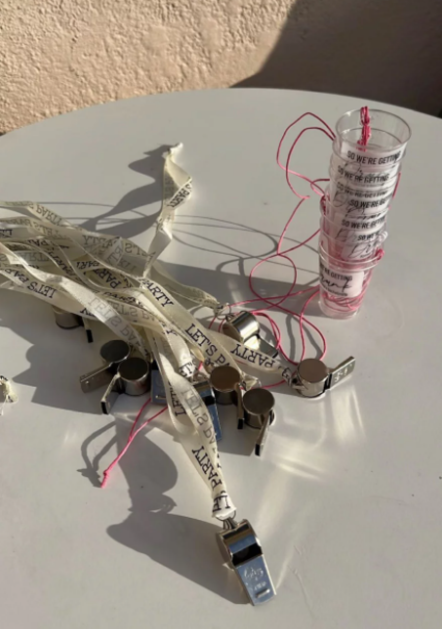 Κόνι Μεταξά: Το φωτογραφικό άλμπουμ από το μπάτσελορ πάρτι στη Σαντορίνη