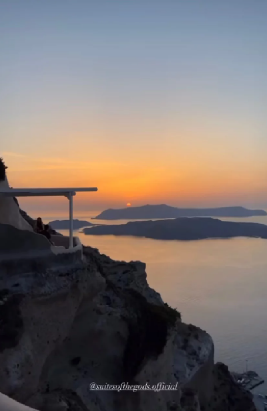 Κόνι Μεταξά: Το φωτογραφικό άλμπουμ από το μπάτσελορ πάρτι στη Σαντορίνη