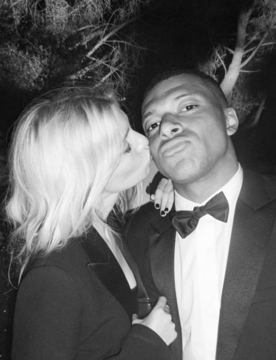  Στέλλα Μάξγουελ: Η πρώην της Μάιλι Σάιρους είναι σε σχέση με τον Εμπαπέ! 