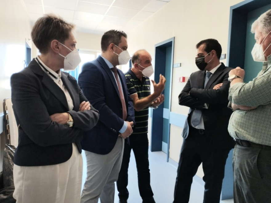 Θάνος Πλεύρης: Επίσκεψη του υπουργού Υγείας στο «Λαϊκό»