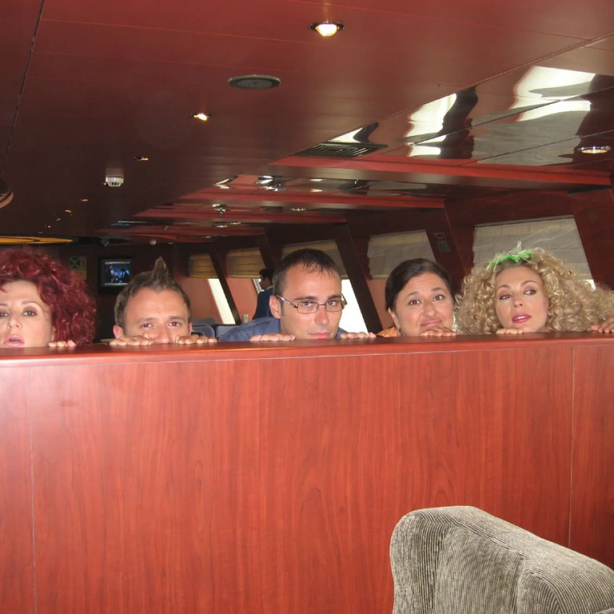 «Παρά Πέντε»: Oι αδημοσίευτες φωτογραφίες που «ξέθαψε» από τα backstage ο Αργύρης Αγγέλου