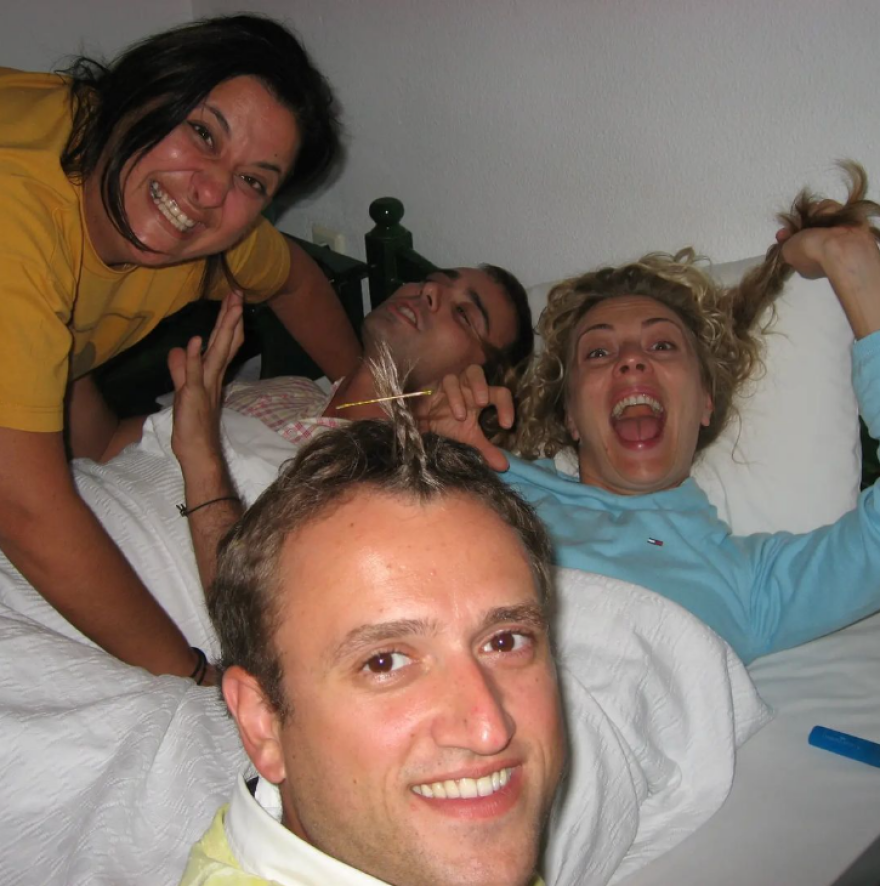 «Παρά Πέντε»: Oι αδημοσίευτες φωτογραφίες που «ξέθαψε» από τα backstage ο Αργύρης Αγγέλου