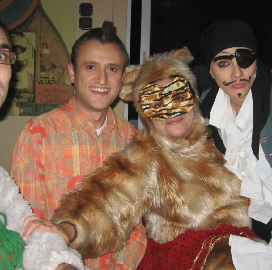 «Παρά Πέντε»: Oι αδημοσίευτες φωτογραφίες που «ξέθαψε» από τα backstage ο Αργύρης Αγγέλου