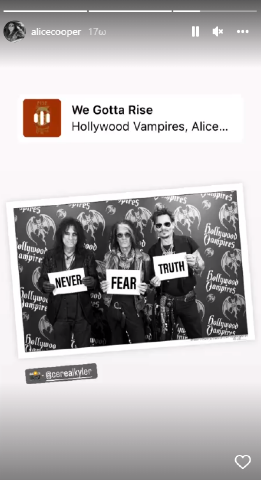 Τζόνι Ντεπ: Η Ναόμι Κάμπελ, ο Άλις Κούπερ και άλλοι διάσημοι που πανηγύρισαν τη νίκη του