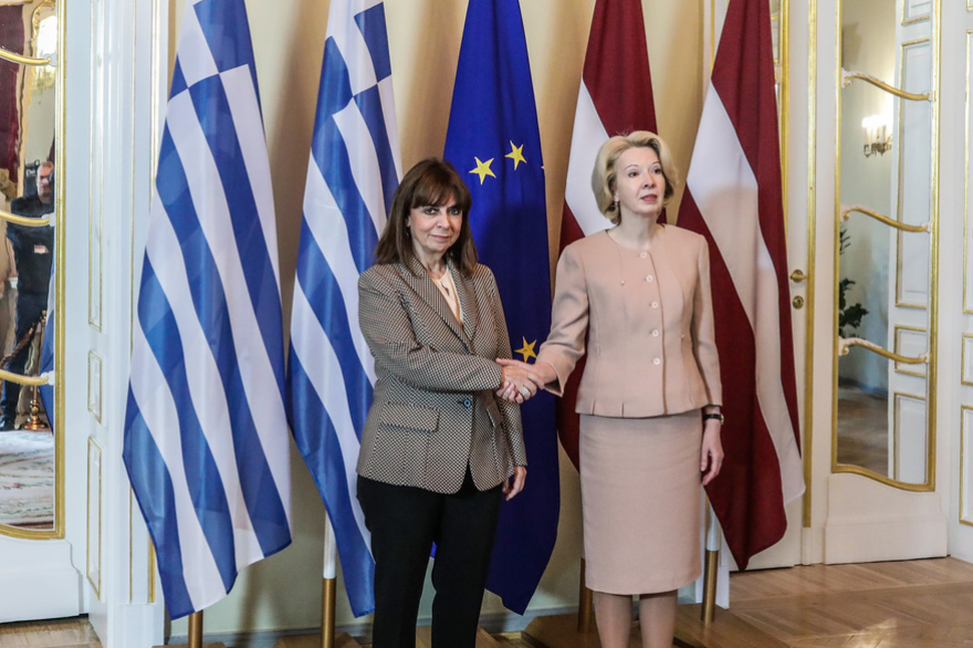 Επίσκεψη Σακελλαροπούλου στη Λετονία - Συνάντηση με τον πρωθυπουργό και την πρόεδρο της Βουλής 