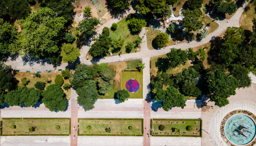 Παγκόσμια Ημέρα Περιβάλλοντος: Άνθινη υδρόγειος με 5.000 εποχιακά φυτά