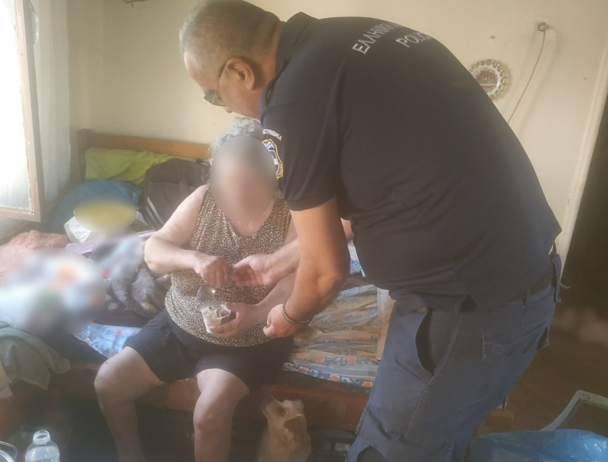 Σέρρες: Η ιστορία της ηλικιωμένης που τηλεφώνησε στο «100» και ζήτησε βοήθεια για να πιει λίγο νερό 
