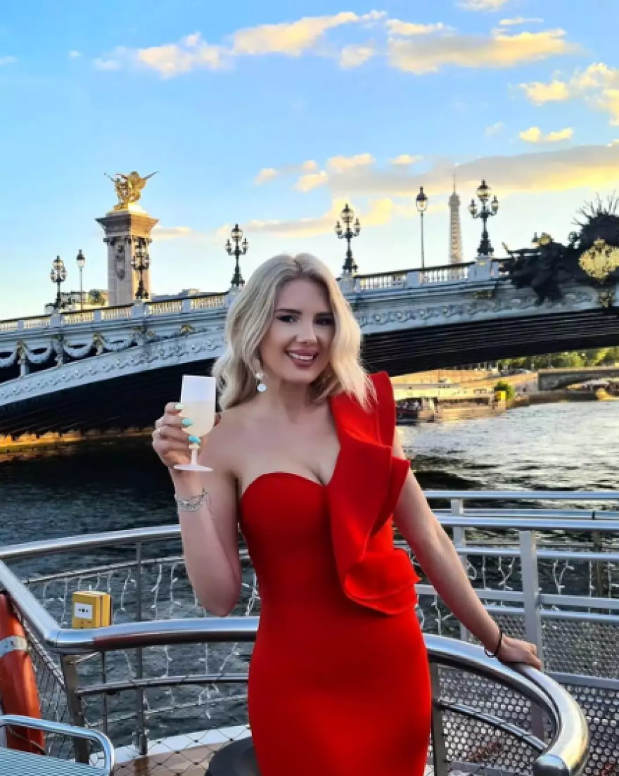 Στράτος Τζώρτζογλου: Ζει τον έρωτά του με τη Σοφία Μαριόλα στο Παρίσι - Η επέτειος του γάμου τους