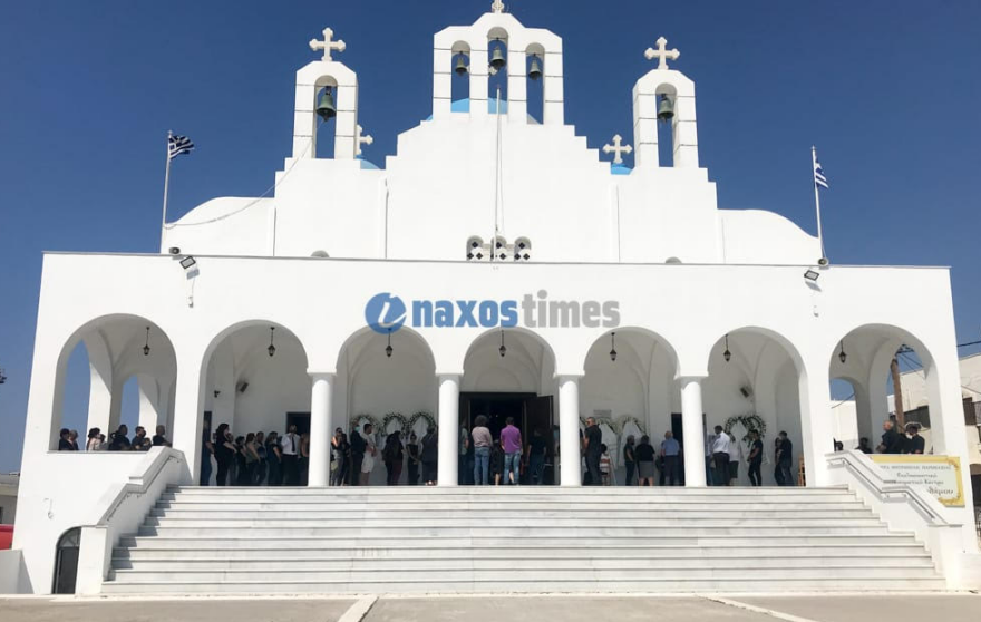 Τραγωδία στο Παγκράτι: Κηδεύτηκε στη Νάξο η 36χρονη που γλίστρησε κι έπεσε από το μπαλκόνι