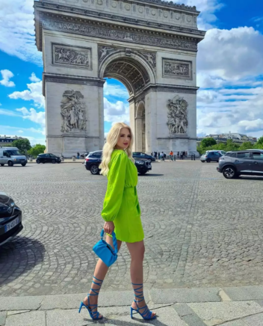 Στράτος Τζώρτζογλου: Ζει τον έρωτά του με τη Σοφία Μαριόλα στο Παρίσι - Η επέτειος του γάμου τους