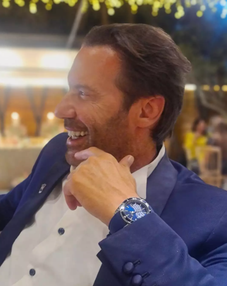 Στράτος Τζώρτζογλου: Ζει τον έρωτά του με τη Σοφία Μαριόλα στο Παρίσι - Η επέτειος του γάμου τους