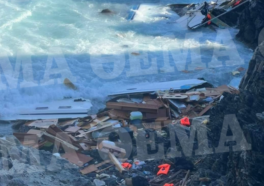 Ναυάγιο στη Μύκονο - Μαρτυρία αξιωματικού του Λιμενικού: Έτσι σώσαμε μετανάστες παρά τα μεγάλα κύματα και τα 7 μποφόρ