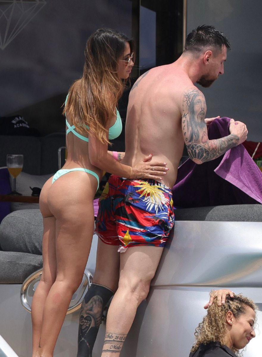 Μέσι-Φάμπρεγκας: Διακοπές 300.000 ευρώ την εβδομάδα σε έπαυλη πάνω σε ιδιωτικό νησί στην Ίμπιζα