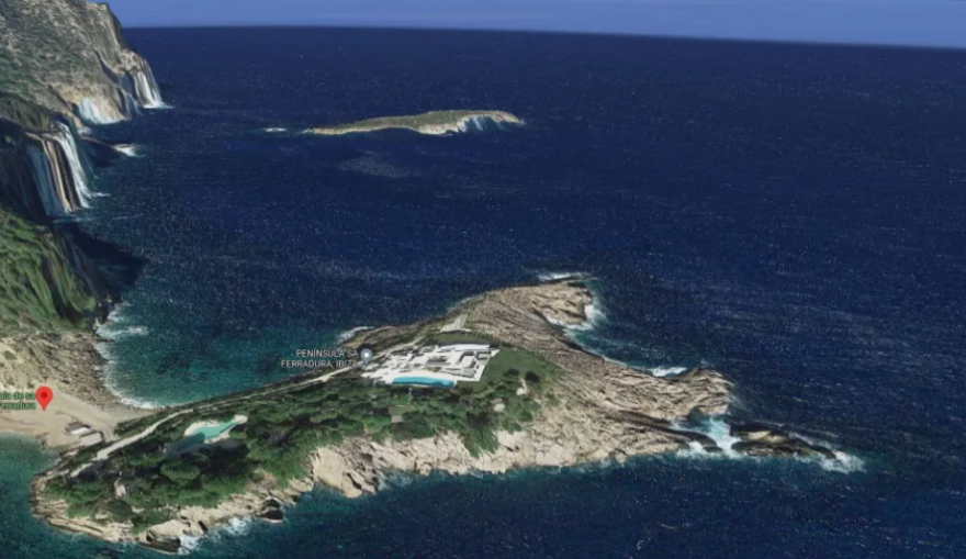 Μέσι-Φάμπρεγκας: Διακοπές 300.000 ευρώ την εβδομάδα σε έπαυλη πάνω σε ιδιωτικό νησί στην Ίμπιζα