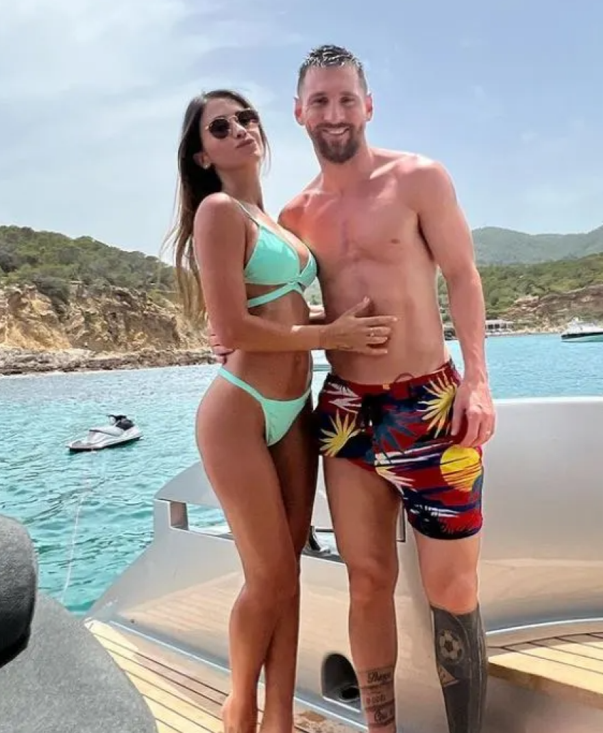 Μέσι-Φάμπρεγκας: Διακοπές 300.000 ευρώ την εβδομάδα σε έπαυλη πάνω σε ιδιωτικό νησί στην Ίμπιζα