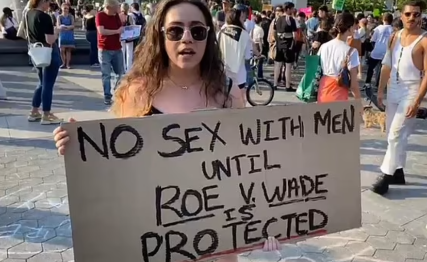 Οι γυναίκες απειλούν με σεξουαλική απεργία στις ΗΠΑ για τις αμβλώσεις
