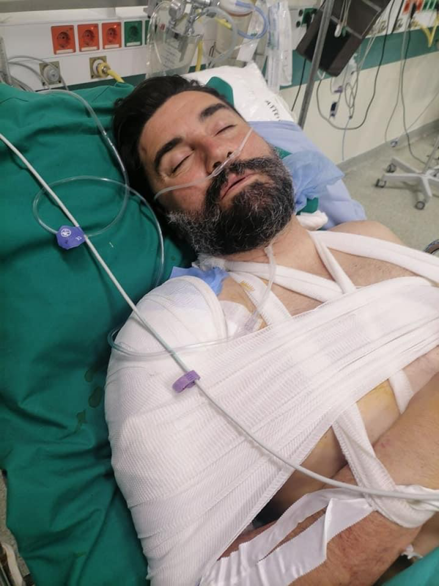 Σαλαμίνα: «Πολύ λεπτή η γραμμή ανάμεσα στη ζωή και τον θάνατο» γράφει διασώστης του ΕΚΑΒ μετά τον άγριο ξυλοδαρμό του