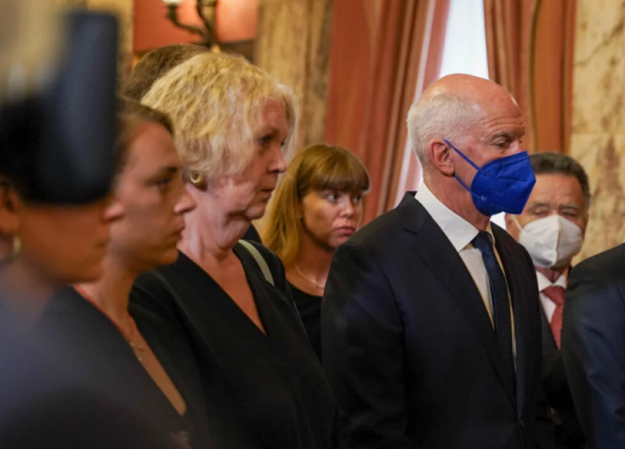 Παπανδρέου για Πετσάλνικο: Αντιμετώπισε με σθένος τις προσπάθειες ανατροπής της δημοκρατικής κυβέρνησής μας