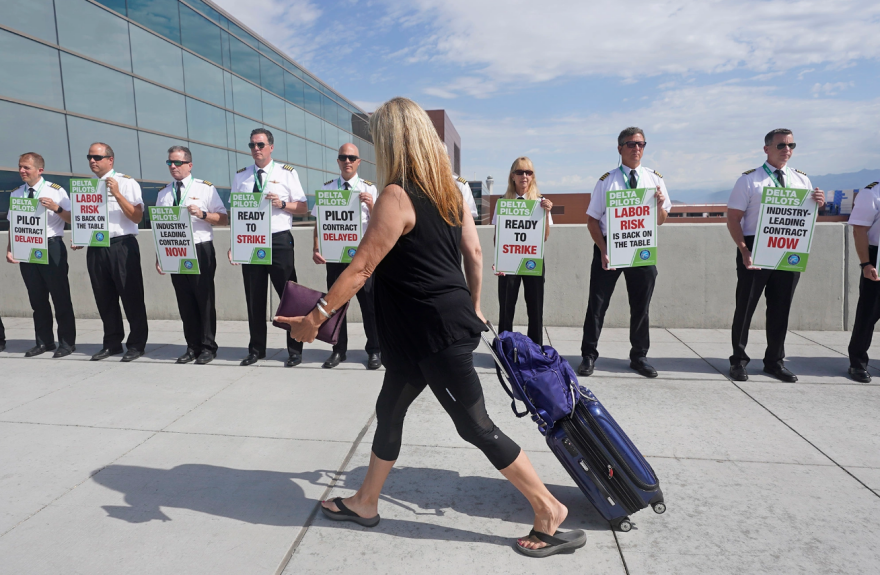 Απεργίες και κορωνοϊός προκαλούν... έμφραγμα στα αεροδρόμια: Σε απόγνωση χιλιάδες ταξιδιώτες - Δείτε βίντεο και φωτογραφίες