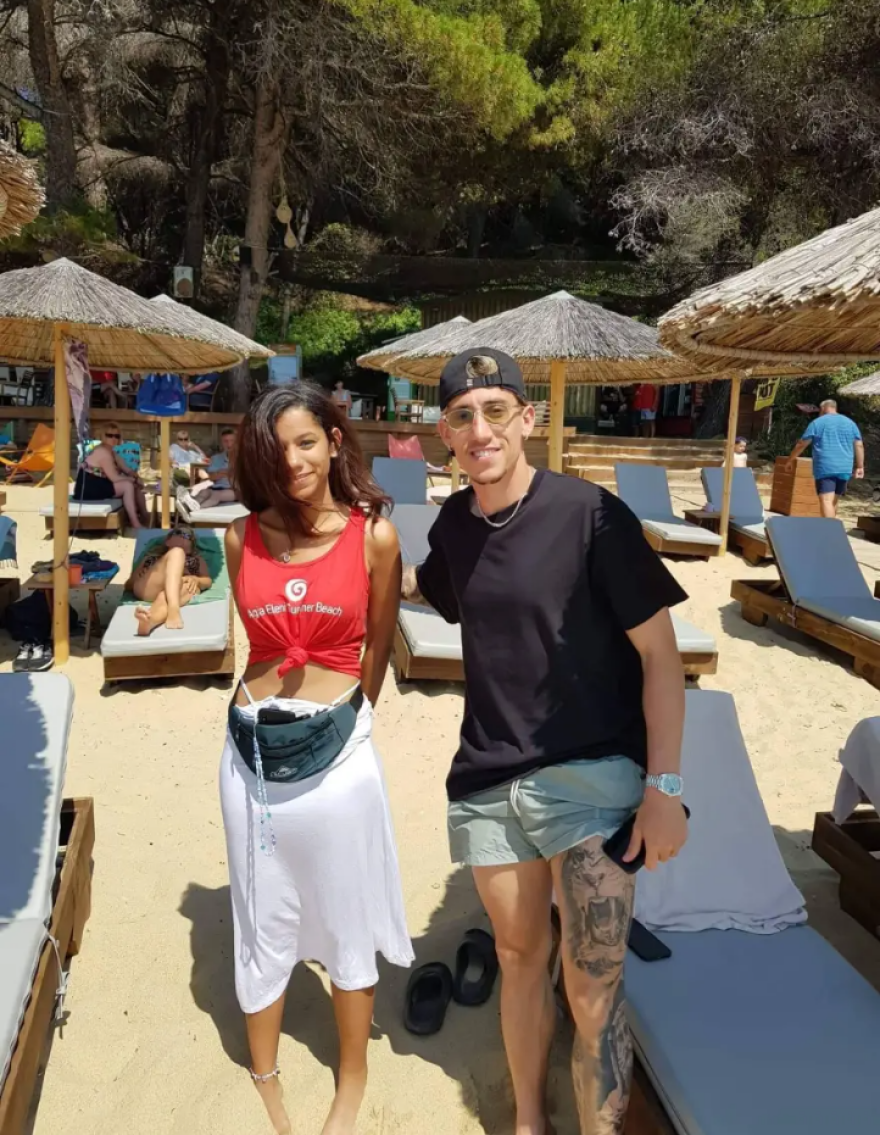 Κώστας Τσιμίκας: Διακοπές στην Σκιάθο των παιδικών του χρόνων - Δείτε βίντεο