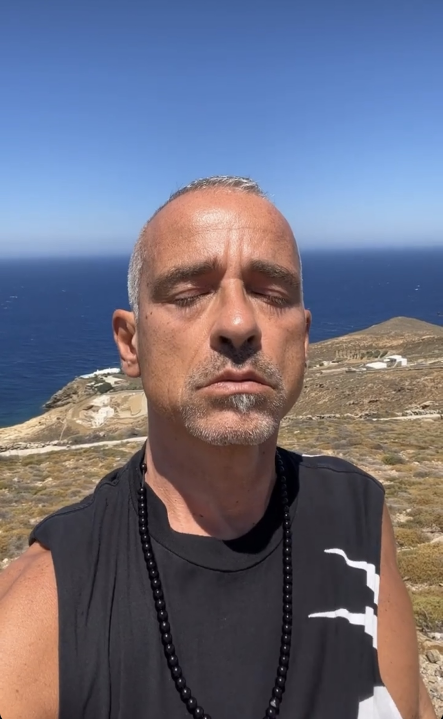 Μύκονος: Οι σταρ του ΝΒΑ, οι τούρτες της Νικόλ, οι selfie του Έρος και τα Miraval με ονοματεπώνυμο