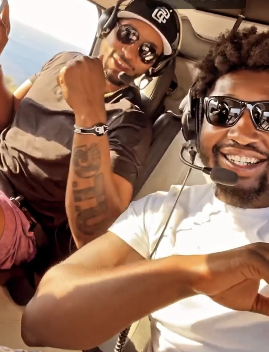 Μύκονος: Οι σταρ του ΝΒΑ, οι τούρτες της Νικόλ, οι selfie του Έρος και τα Miraval με ονοματεπώνυμο