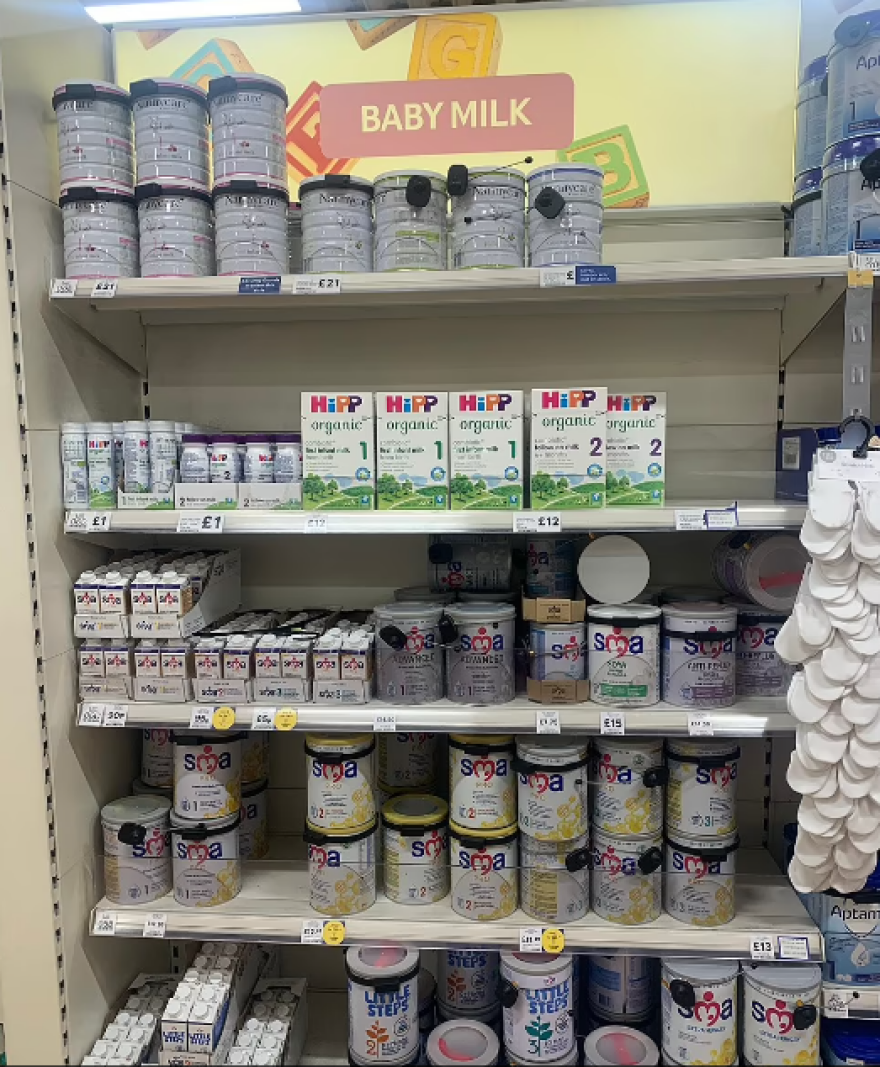 Βρετανία: Εξωφρενικές οι τιμές στα σούπερ μάρκετ - Βάζουν αντικλεπτικά σε βασικά τρόφιμα, στις 10 λίρες το βούτυρο!