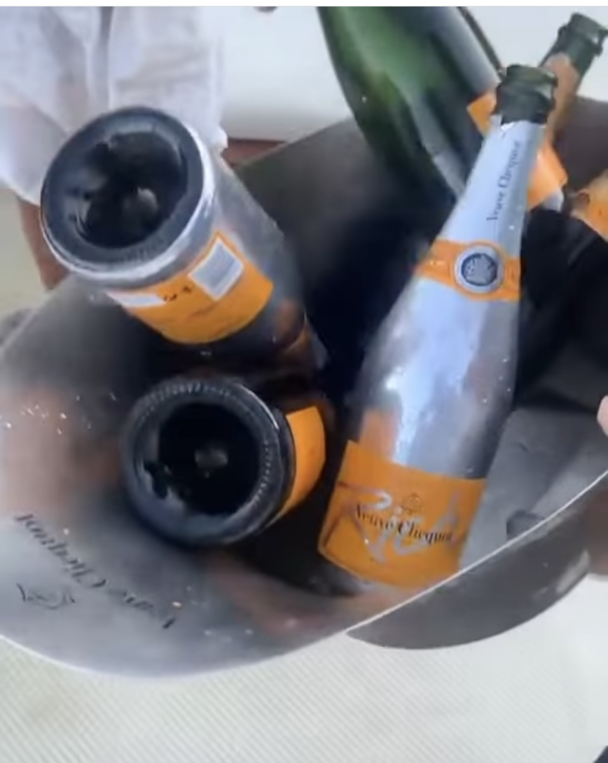 Μύκονος: Ο Νουσρέτ, το ντους με δεκάδες σαμπάνιες στο Nammos και το «ναυάγιο» του Τζέραρντ Μπάτλερ 