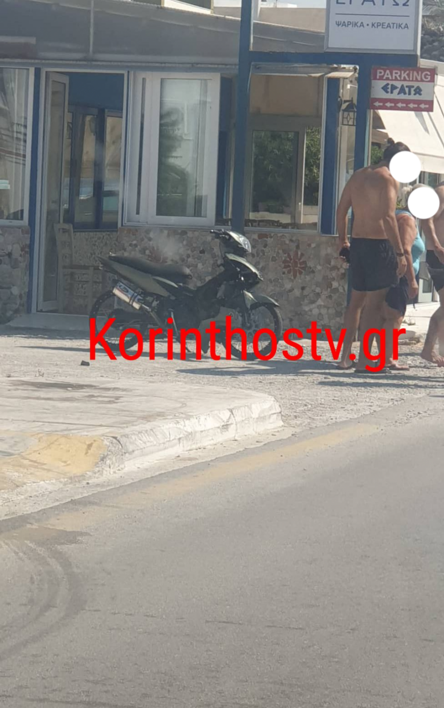 Σοβαρό τροχαίο στο Λουτράκι - Μηχανάκι «καρφώθηκε» στο πίσω μέρος ΙΧ 