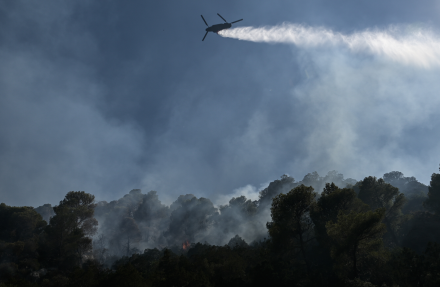 Φωτιές: Σε εξέλιξη η πυρκαγιά στο Πόρτο Γερμενό, καλύτερη η εικόνα στον Πύργο Ηλείας